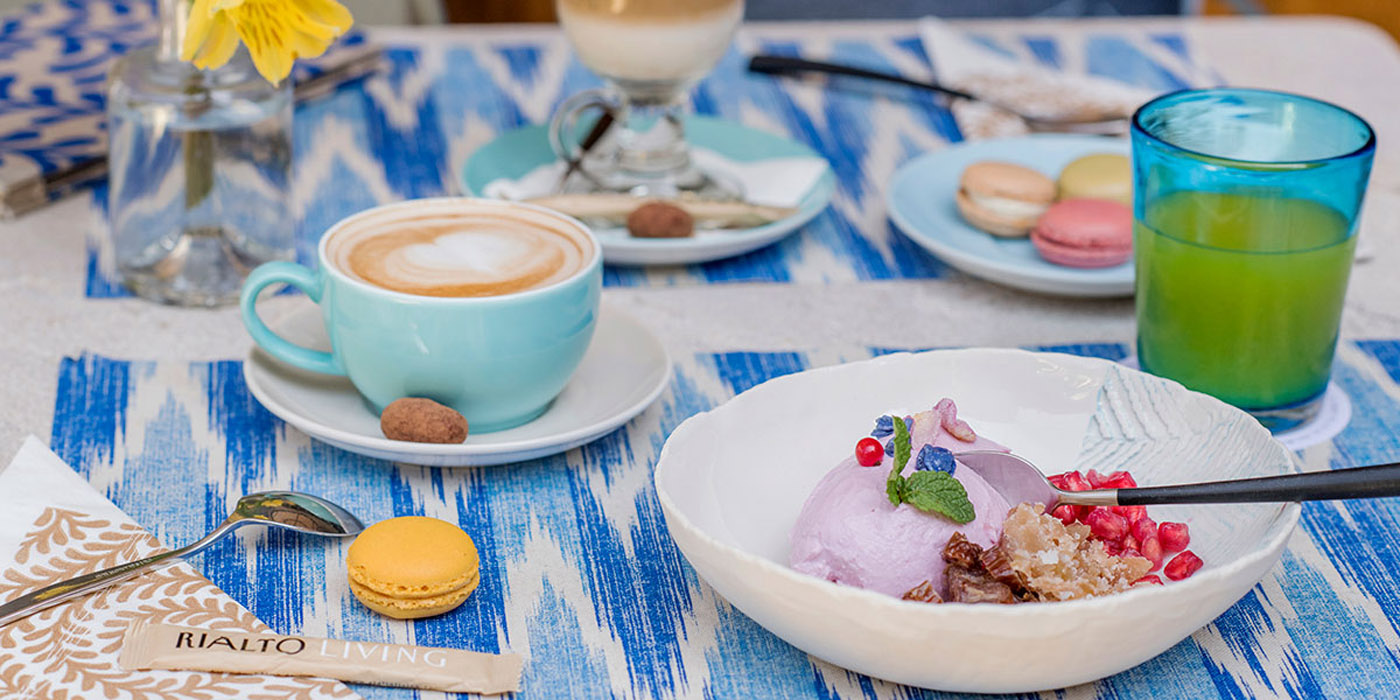 Café Rialto - Enjoy Fresh Cuisine, Artisanal Coffee, and Fine Wines in a Relaxing Atmosphere.