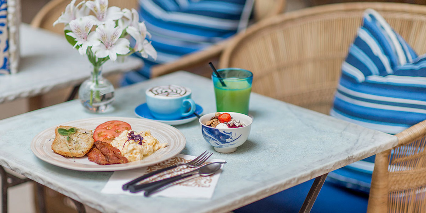 Café Rialto - Enjoy Fresh Cuisine, Artisanal Coffee, and Fine Wines in a Relaxing Atmosphere.