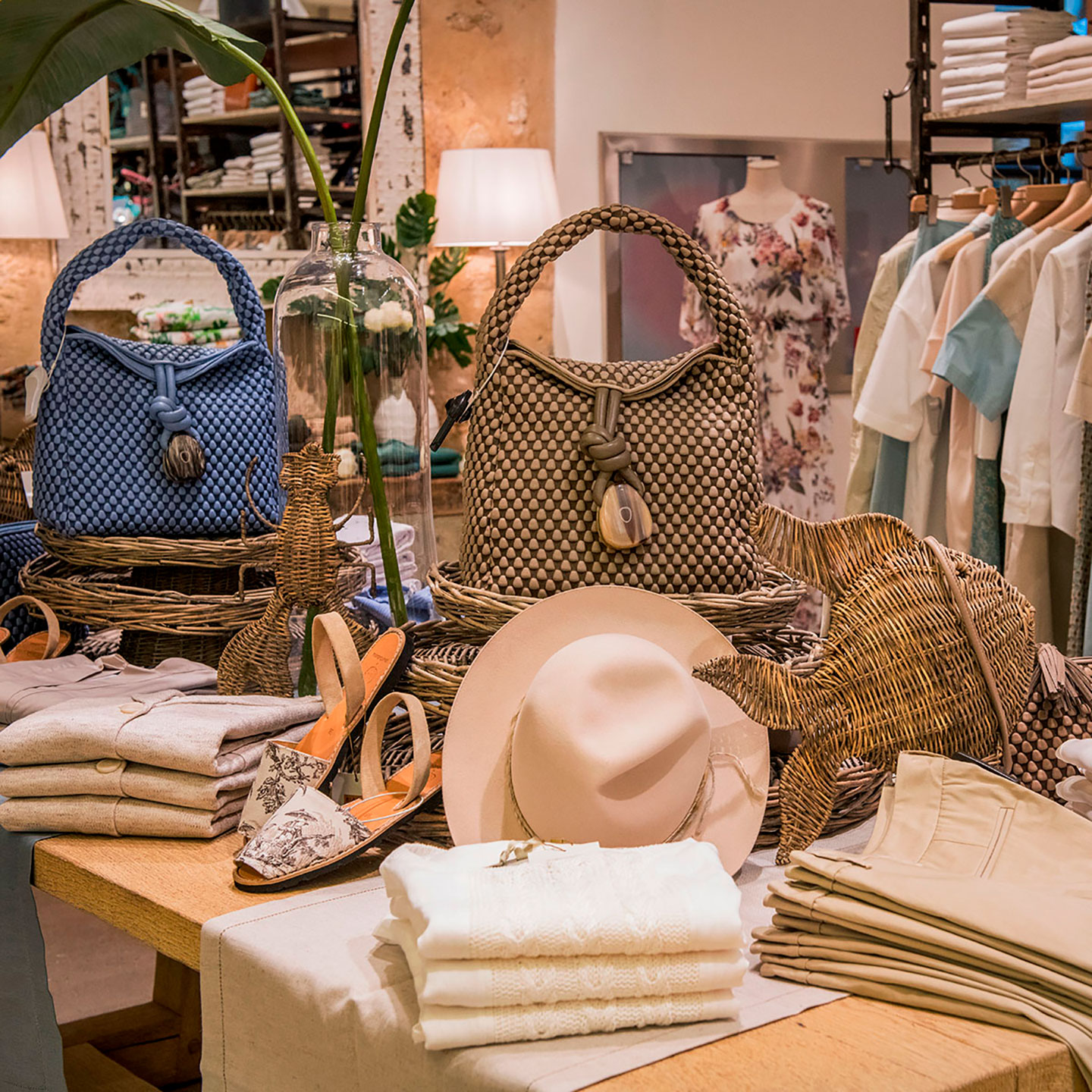 Fashion accessories - Elegant & timeless pieces