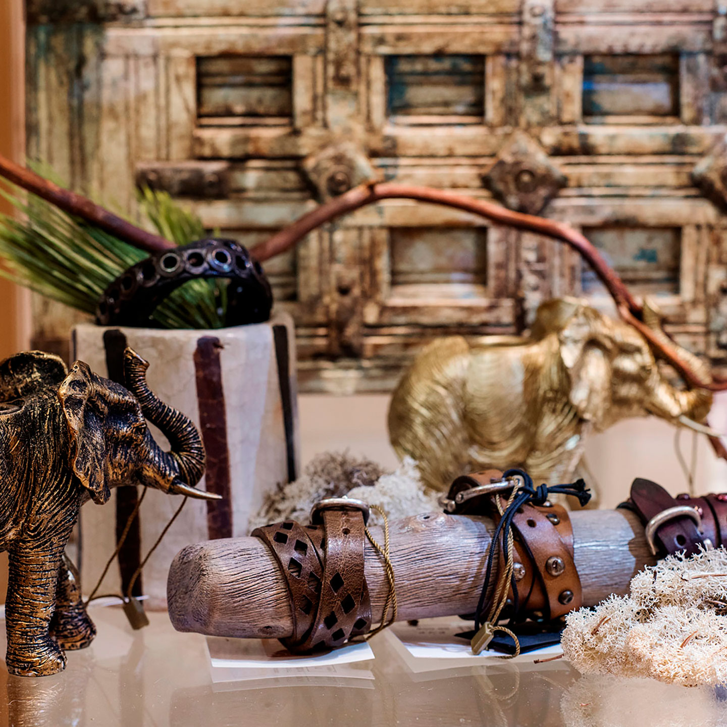 Fashion accessories - Elegant & timeless pieces