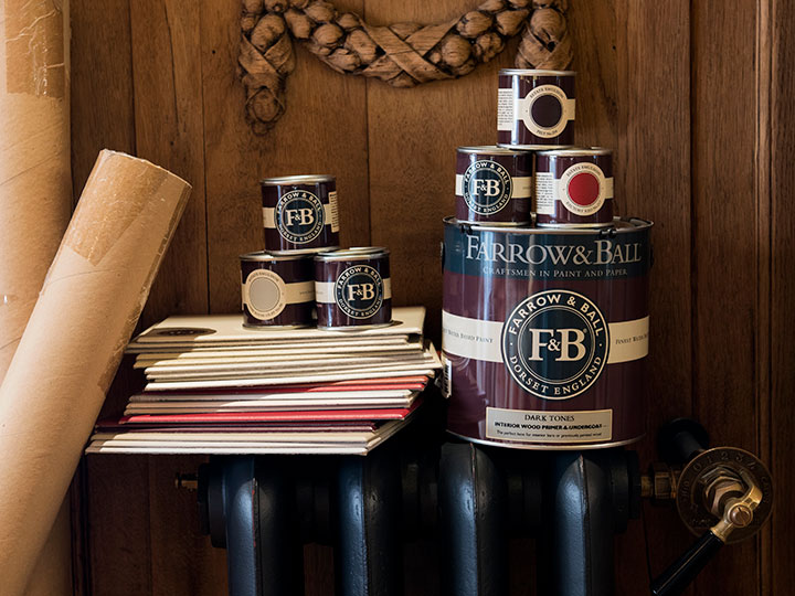 Colección de pinturas Farrow & Ball en exposición